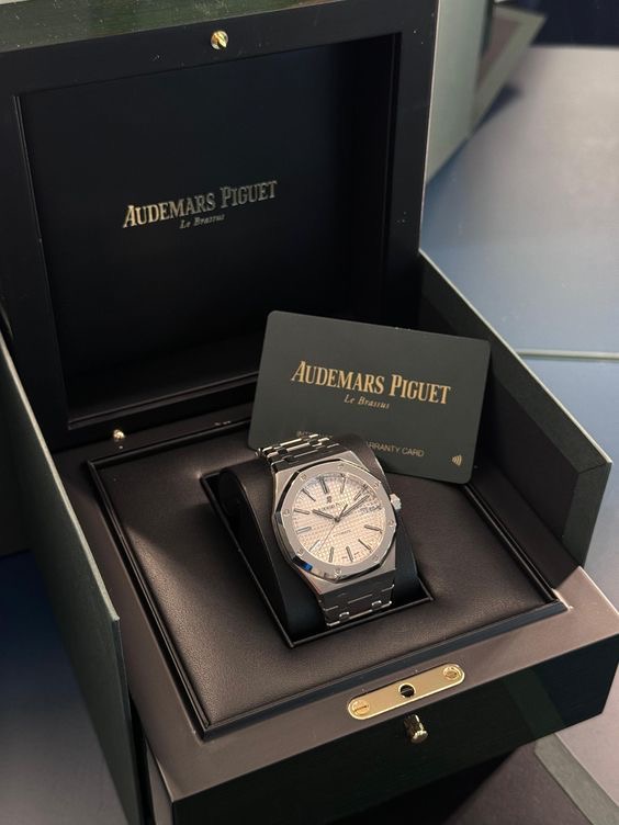Audemars Piguet Royal Oak - Cadran Argent — Acier inoxydable